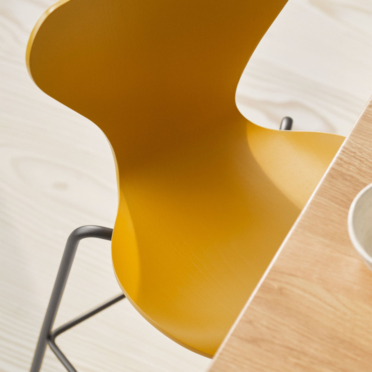 Fritz Hansen Serie 7™ Juniorstuhl Braun Bronze
