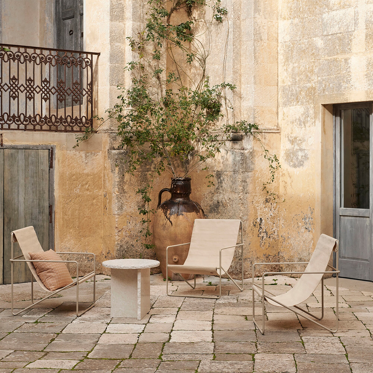 Ferm Living Desert Loungestuhl Gestell kaschmir