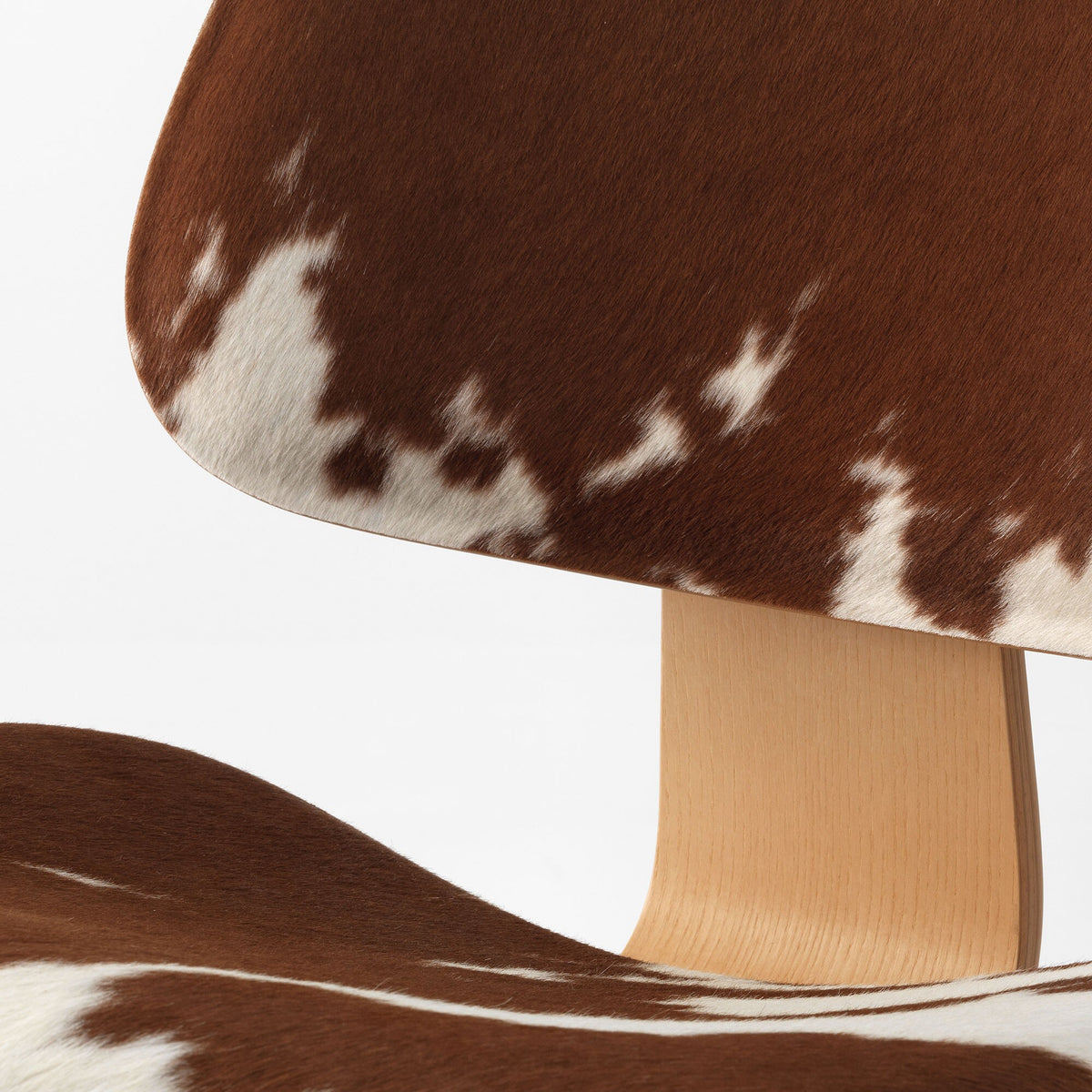 Vitra LCW Stuhl Kuhfell