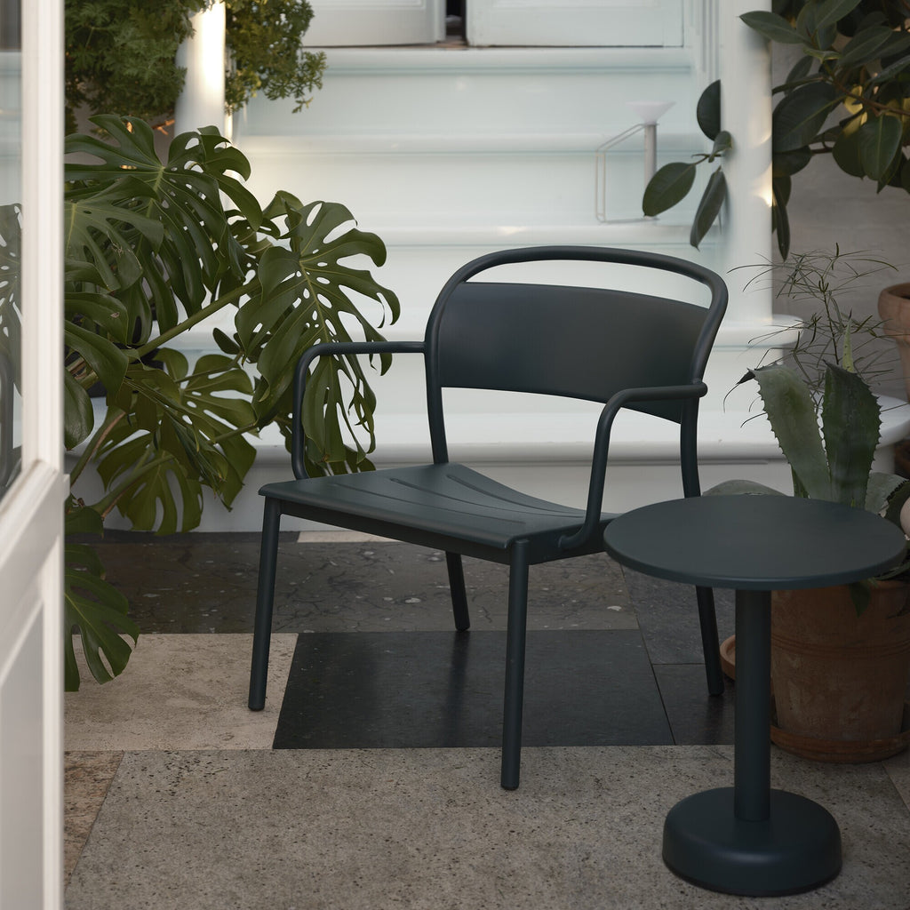 Muuto Linear Steel Lounge Gartenarmlehnstuhl