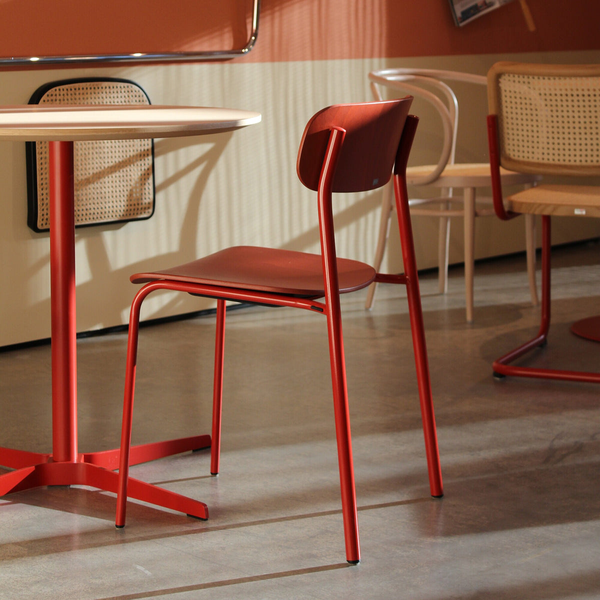 Thonet S 243 Stuhl Monochrom
