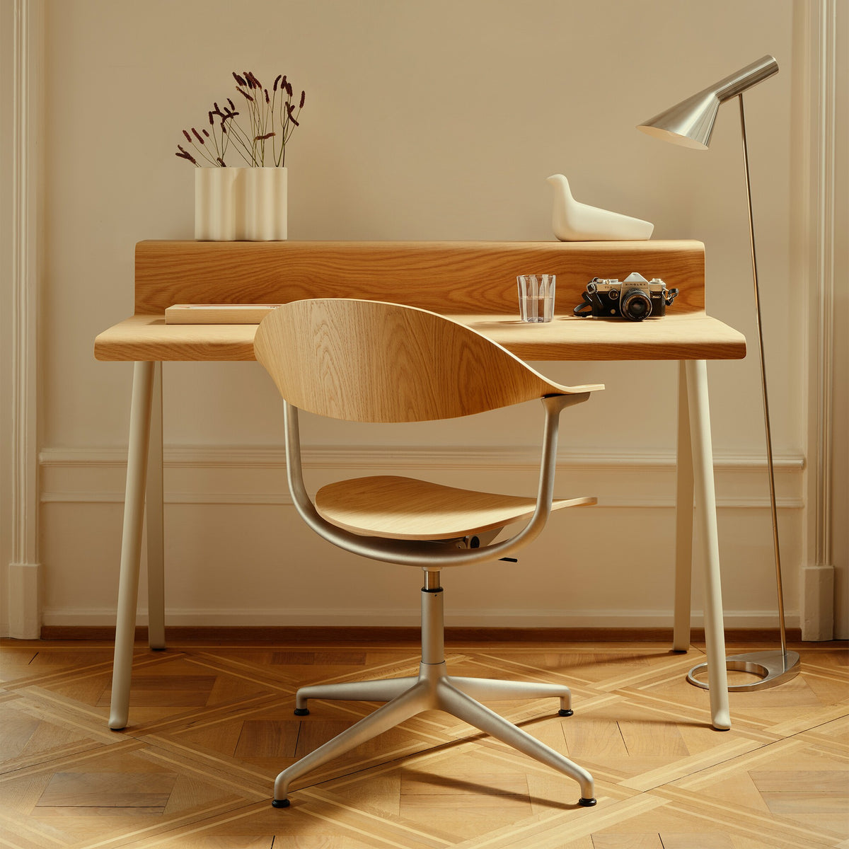 Vitra Courier Schreibtisch Gestell kreide