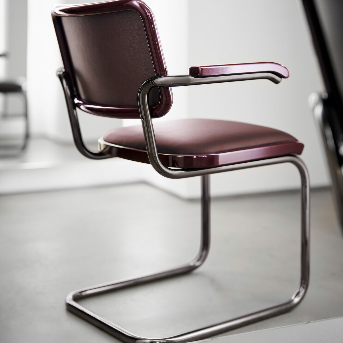 Thonet JS. THONET a personal Interpretation by Jil Sander S 64 P Serious Freischwinger Armlehnstuhl
