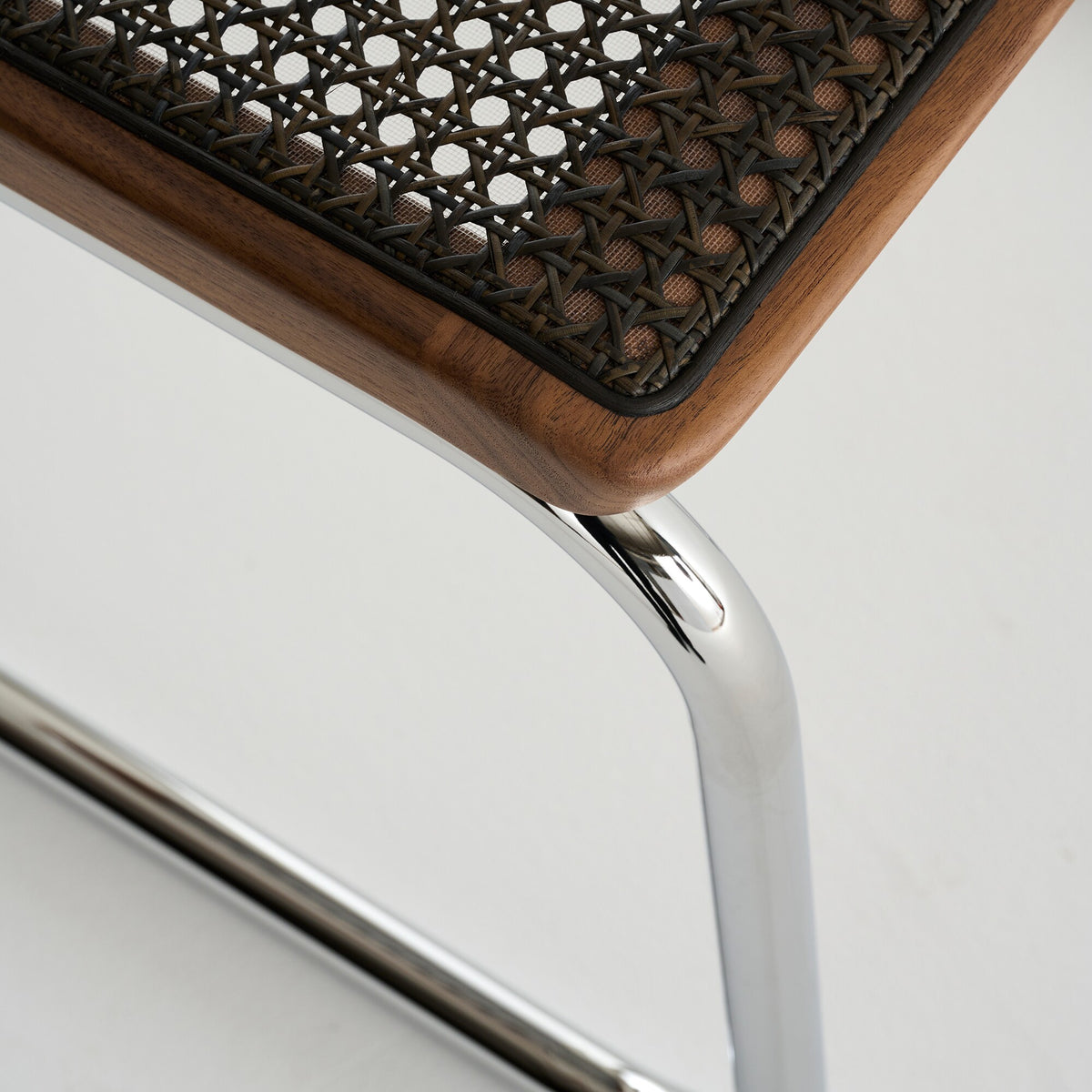 Thonet S 32 V Freischwinger Stuhl mit Rohrgeflecht Dark Melange Gestell verchromt