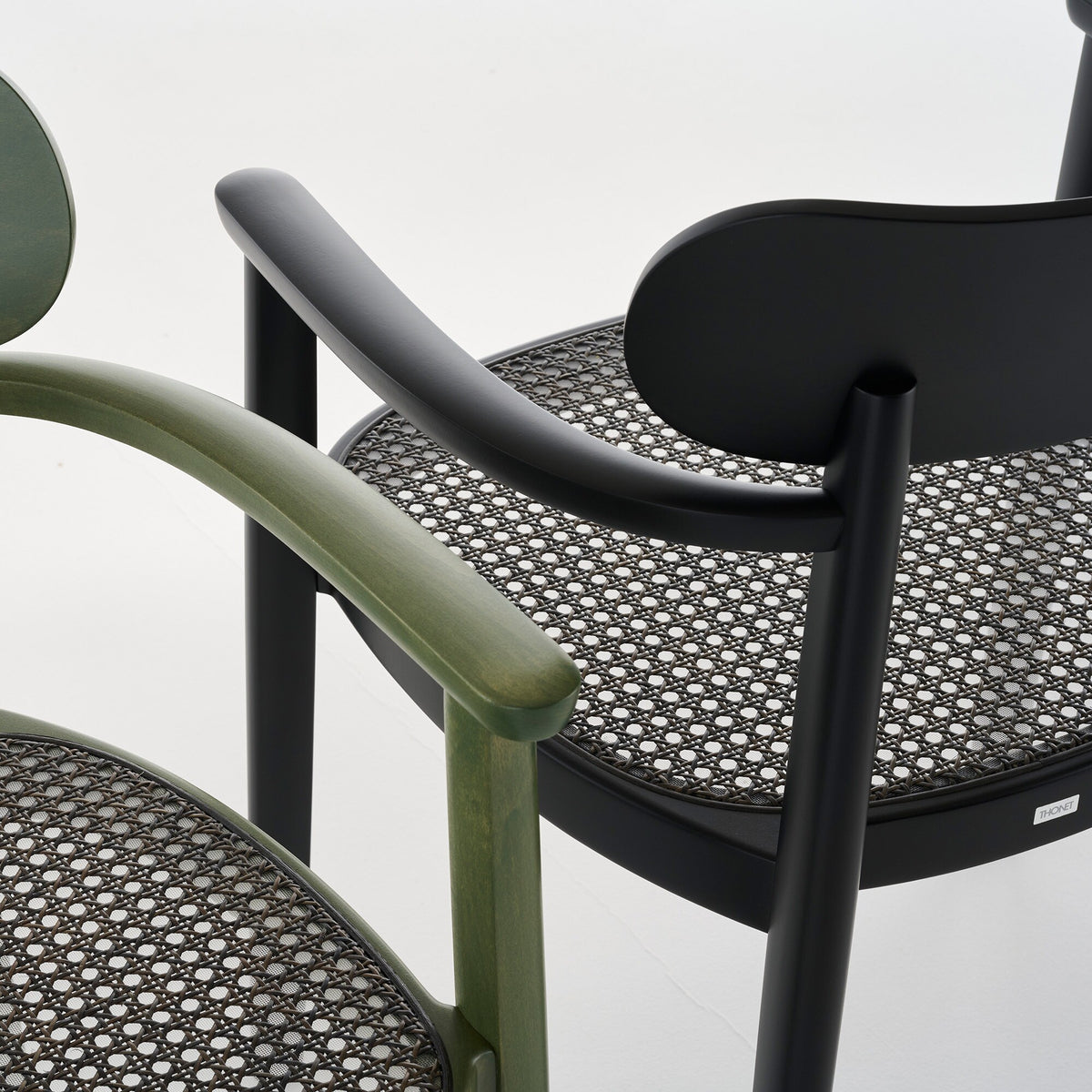 Thonet 118 FV Armlehnstuhl mit Rohrgeflecht Dark Melange