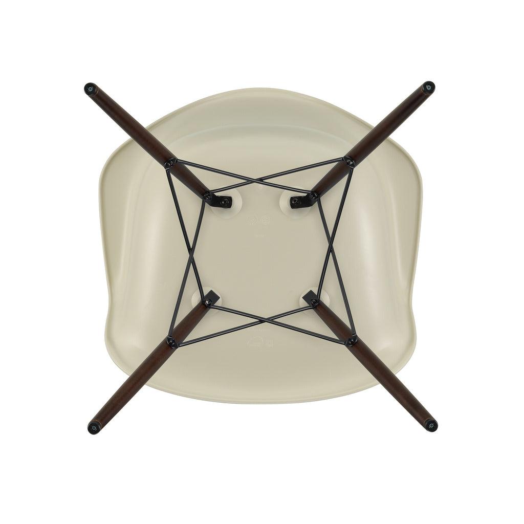 Vitra Eames Plastic Armchair DAW RE Ahorn dunkel