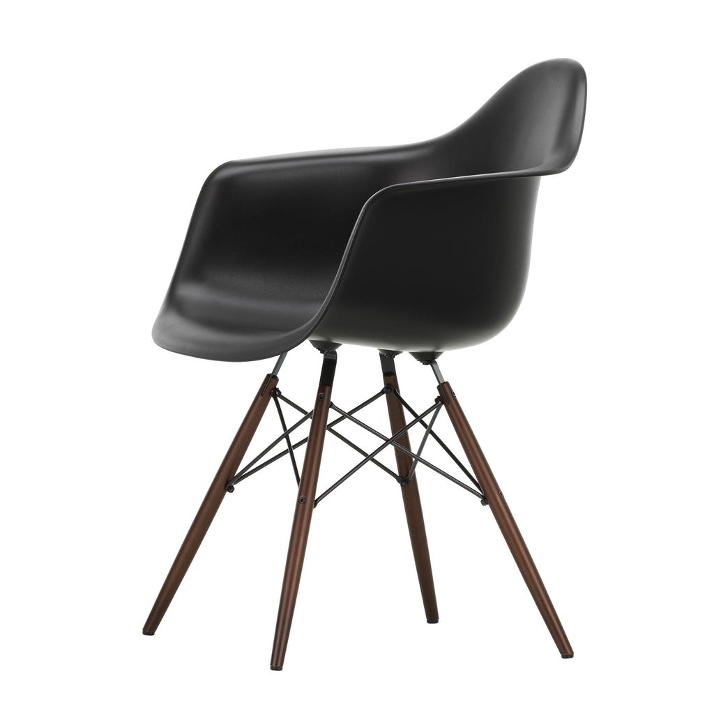 Vitra Eames Plastic Armchair DAW RE Ahorn dunkel