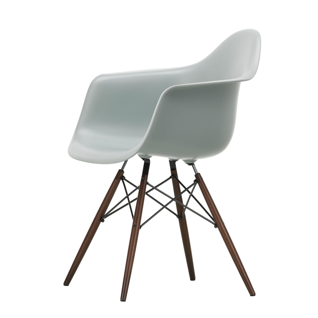 Vitra Eames Plastic Armchair DAW RE Ahorn dunkel