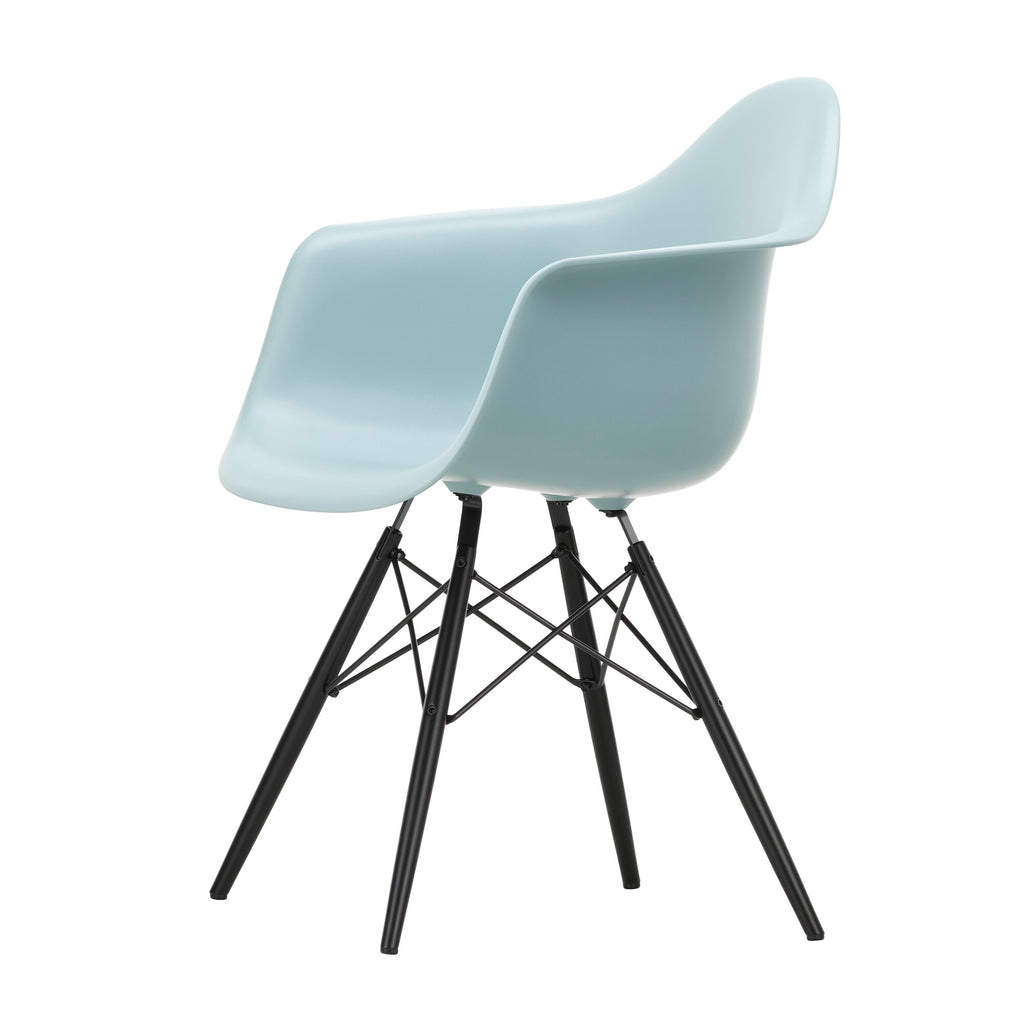 Vitra Eames Plastic Armchair DAW RE Ahorn schwarz