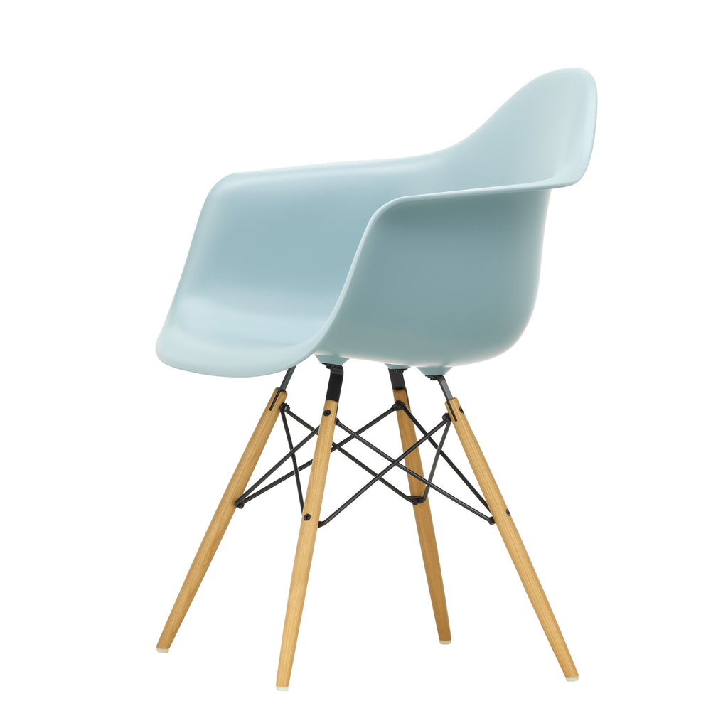 Vitra Eames Plastic Armchair DAW RE Gestell Esche