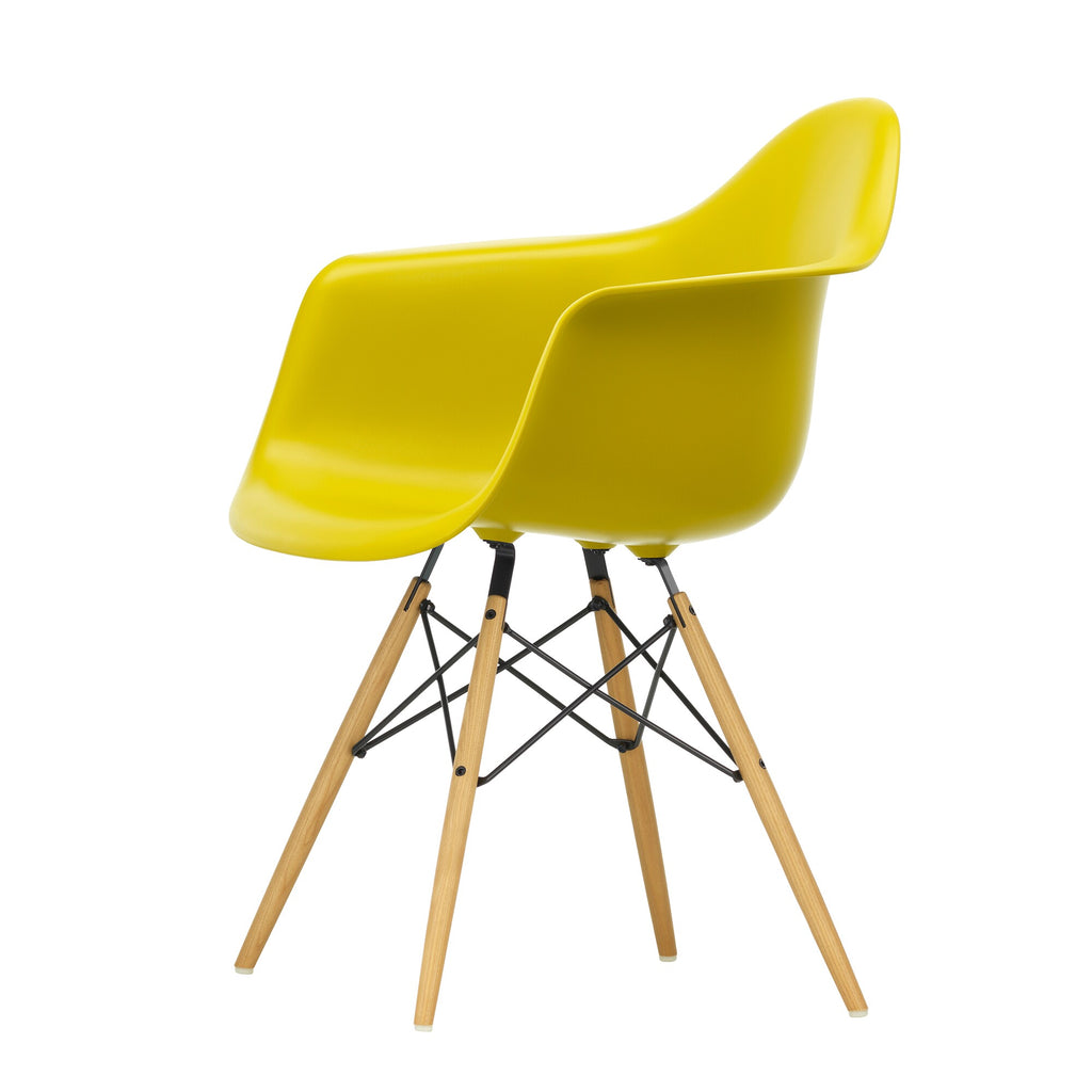 Vitra Eames Plastic Armchair DAW RE Gestell Esche