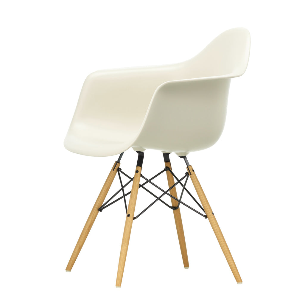 Vitra Eames Plastic Armchair DAW RE Gestell Esche