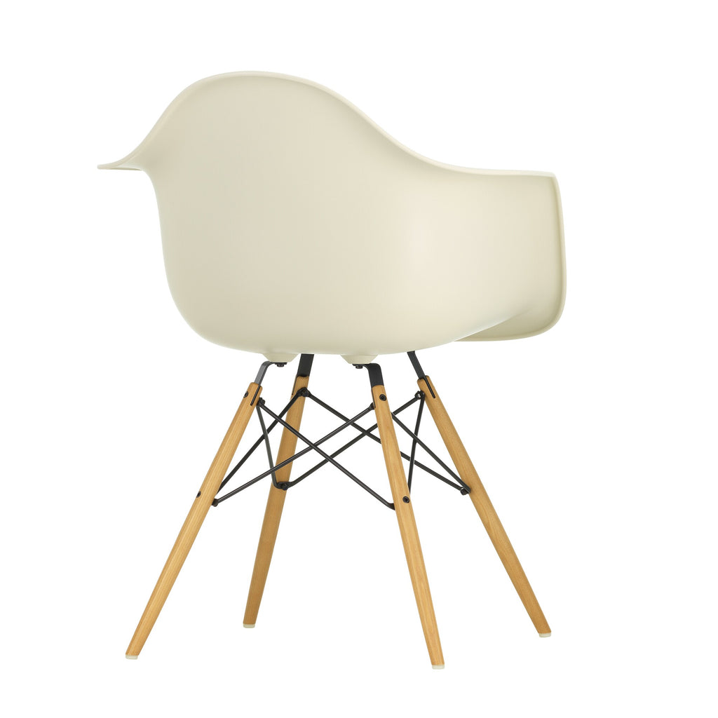 Vitra Eames Plastic Armchair DAW RE Gestell Esche