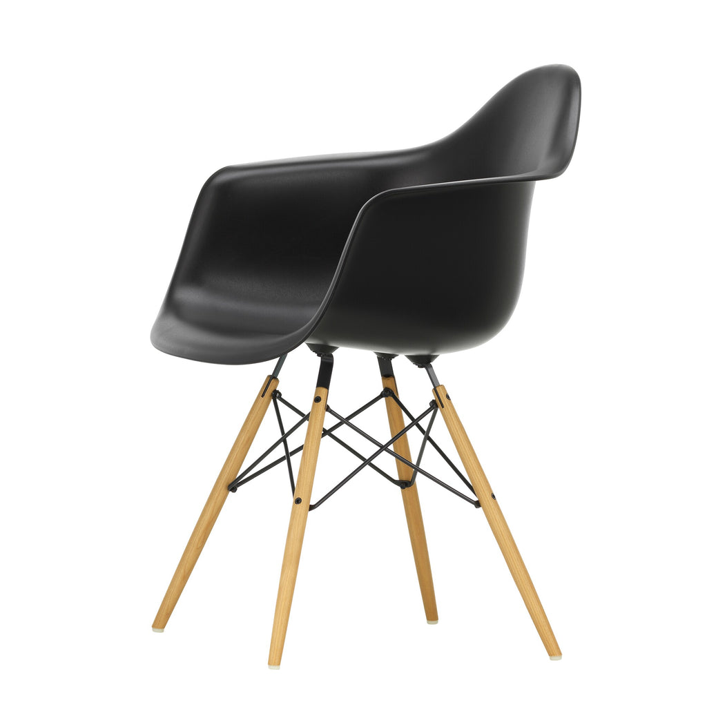 Vitra Eames Plastic Armchair DAW RE Gestell Esche