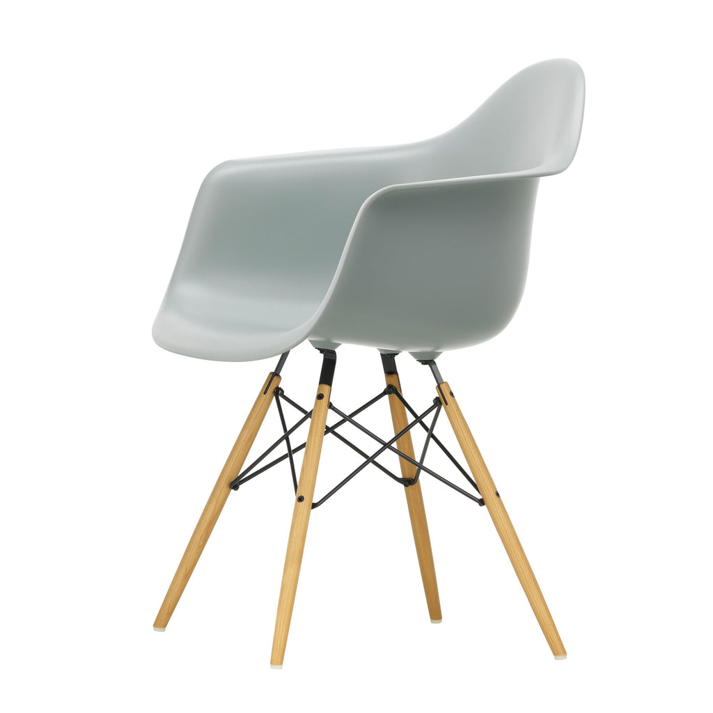Vitra Eames Plastic Armchair DAW RE Gestell Esche