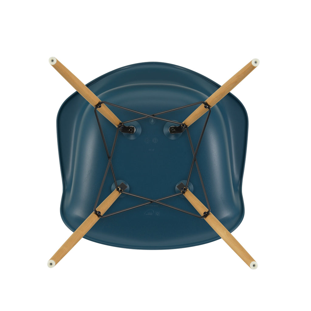 Vitra Eames Plastic Armchair DAW RE Gestell Esche