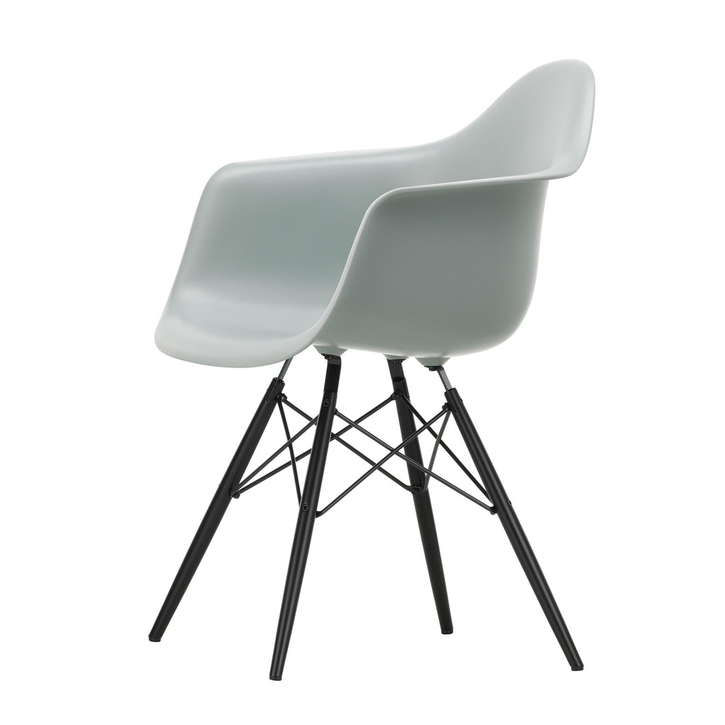 Vitra Eames Plastic Armchair DAW RE Ahorn schwarz