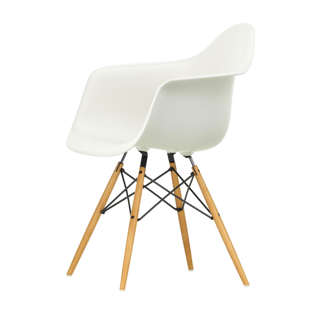 Vitra Eames Plastic Armchair DAW Ahorn gelblich