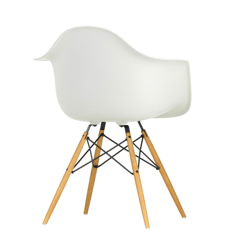 Vitra Eames Plastic Armchair DAW Ahorn gelblich