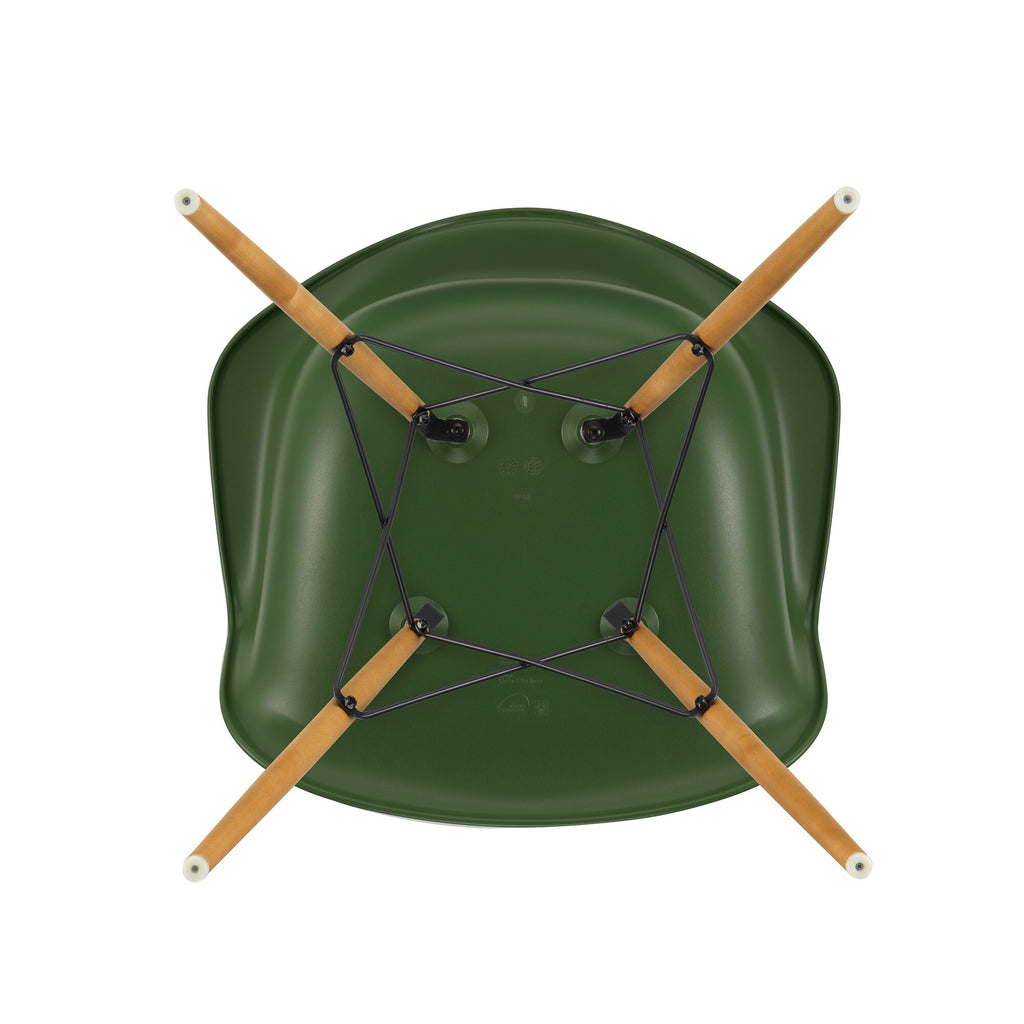 Vitra Eames Plastic Armchair DAW RE Ahorn gelblich