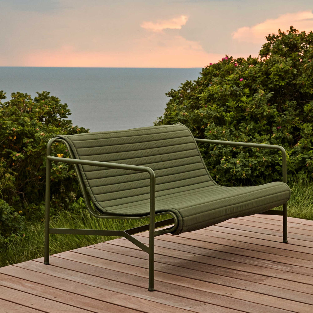 HAY Palissade Gartenset Lounge Sofa mit Steppkissen + Ottoman