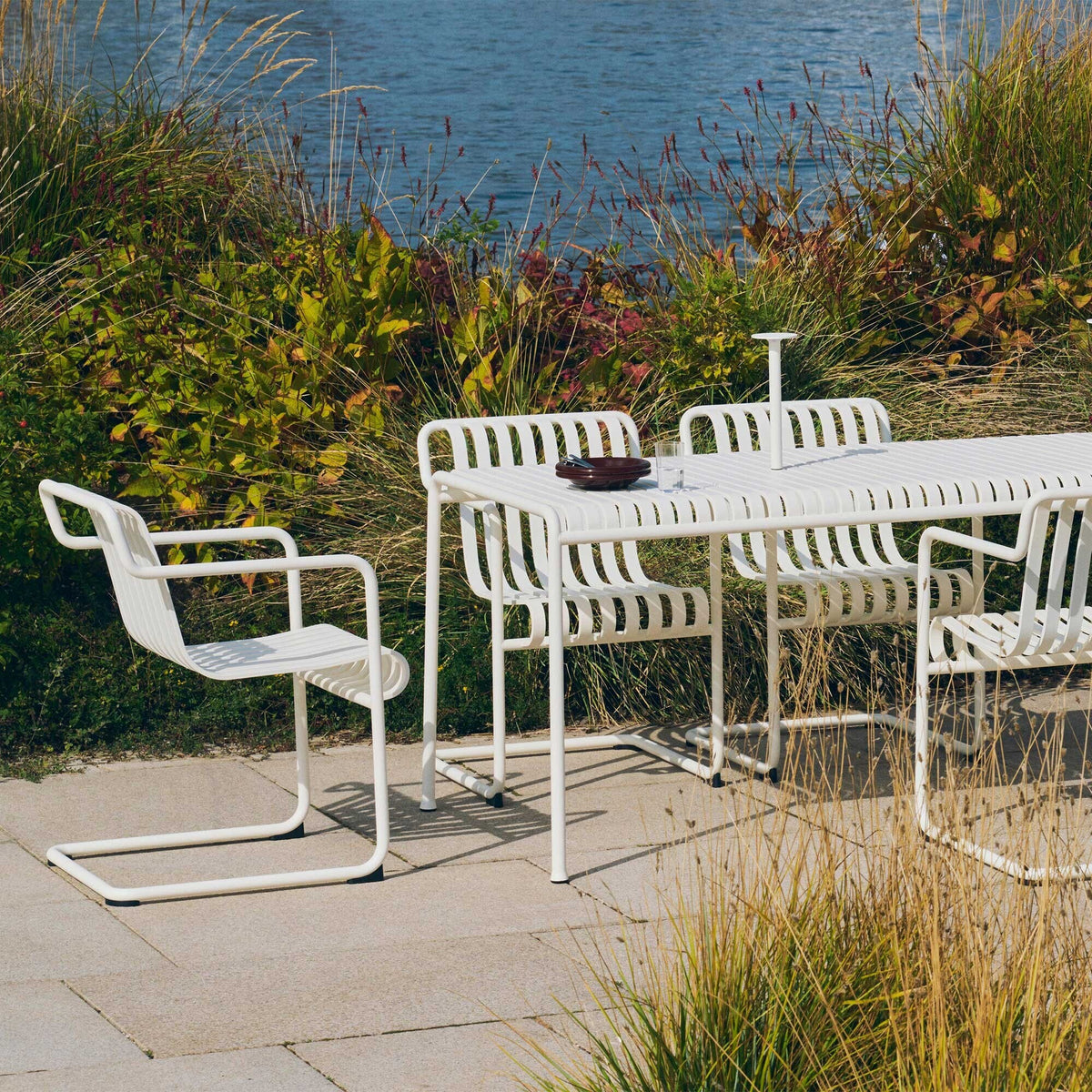 HAY Palissade Cantilever Dining Gartenarmlehnenstuhl