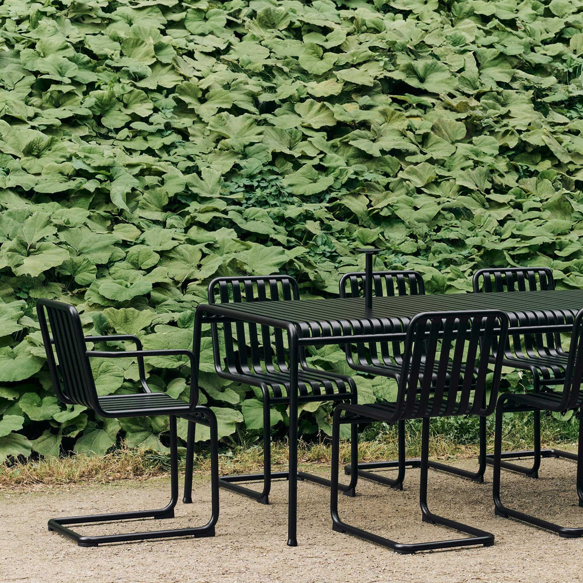HAY Palissade Cantilever Dining Gartenarmlehnenstuhl