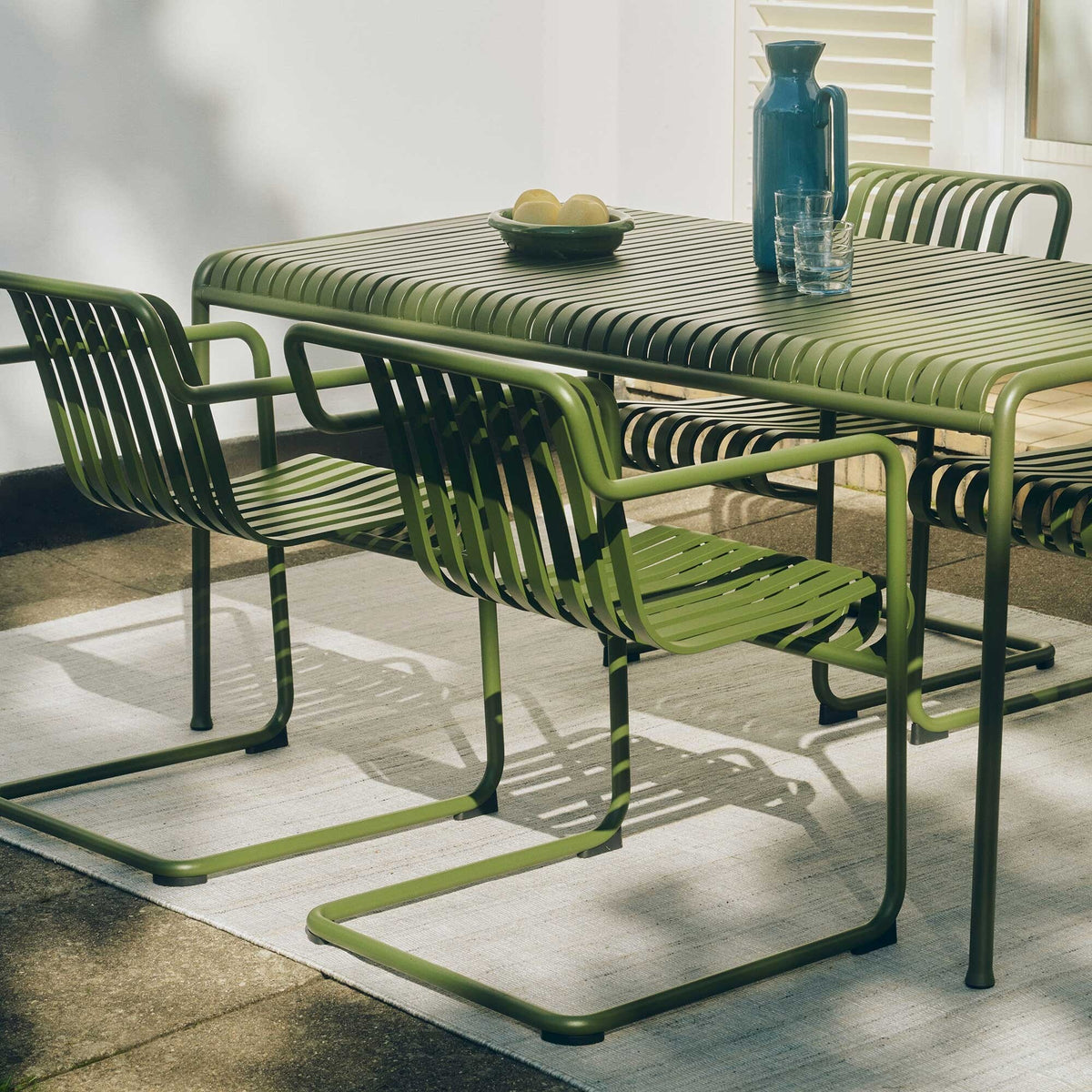 HAY Palissade Cantilever Dining Gartenarmlehnenstuhl