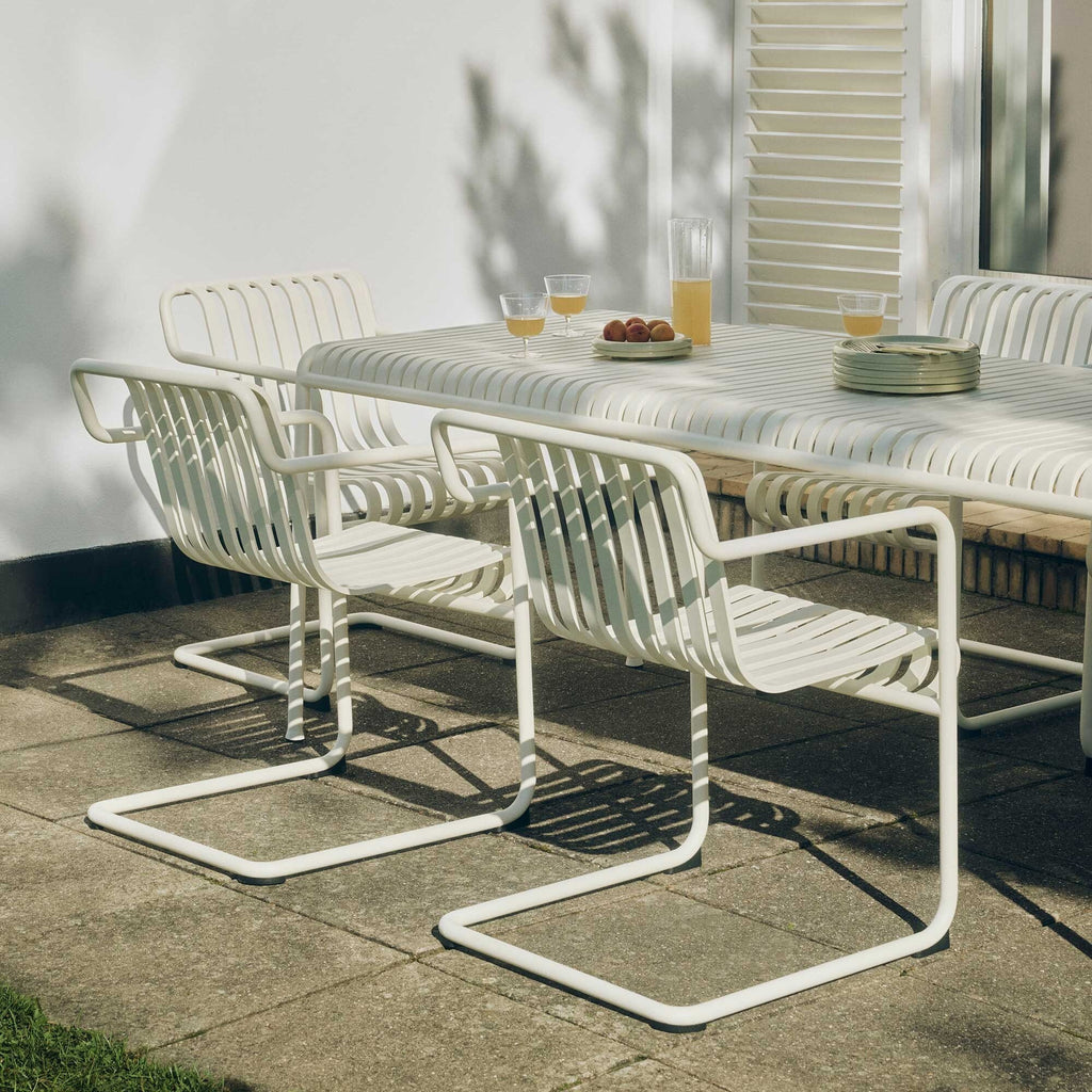 HAY Palissade Cantilever Dining Gartenarmlehnenstuhl