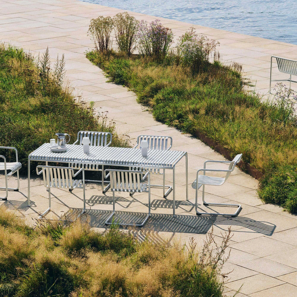 HAY Palissade Cantilever Dining Gartenarmlehnenstuhl Feuerverzinkt