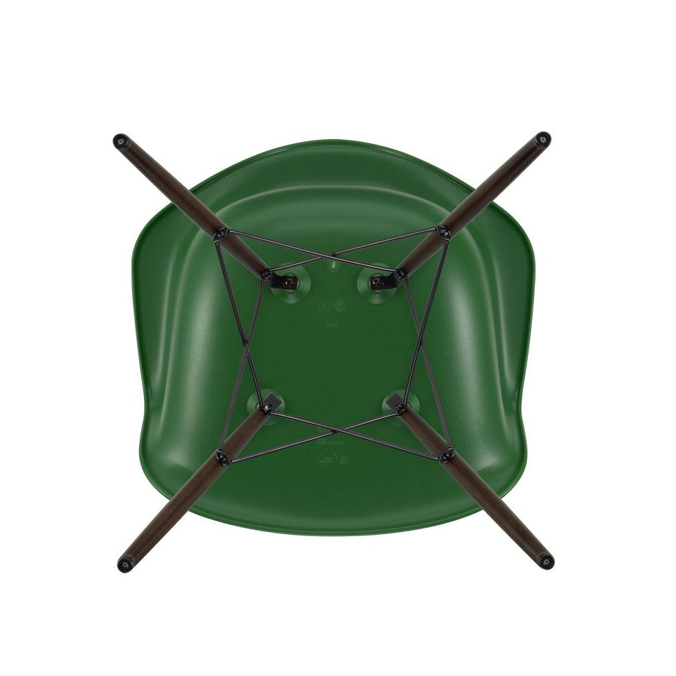 Vitra Eames Plastic Armchair DAW RE Ahorn dunkel