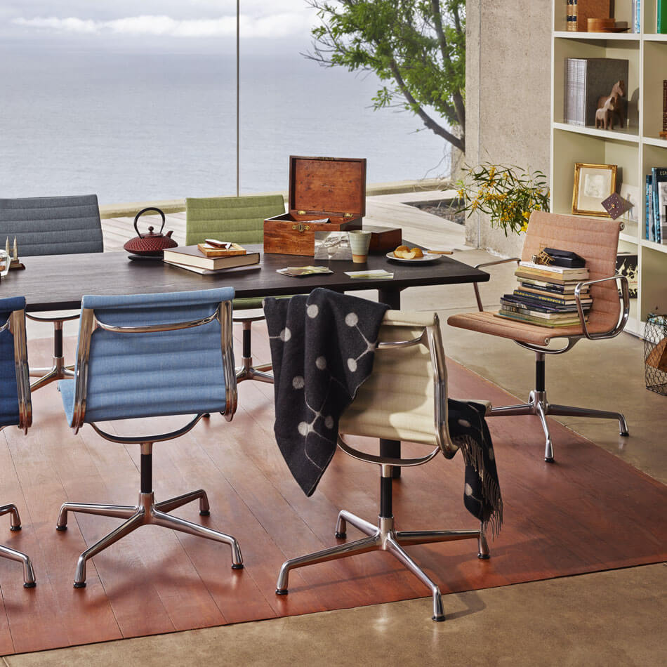 Vitra Aluminium Chair EA 107